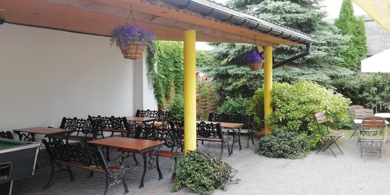 Hotel Pod Zlotym Zaglem Karwia Exterior foto